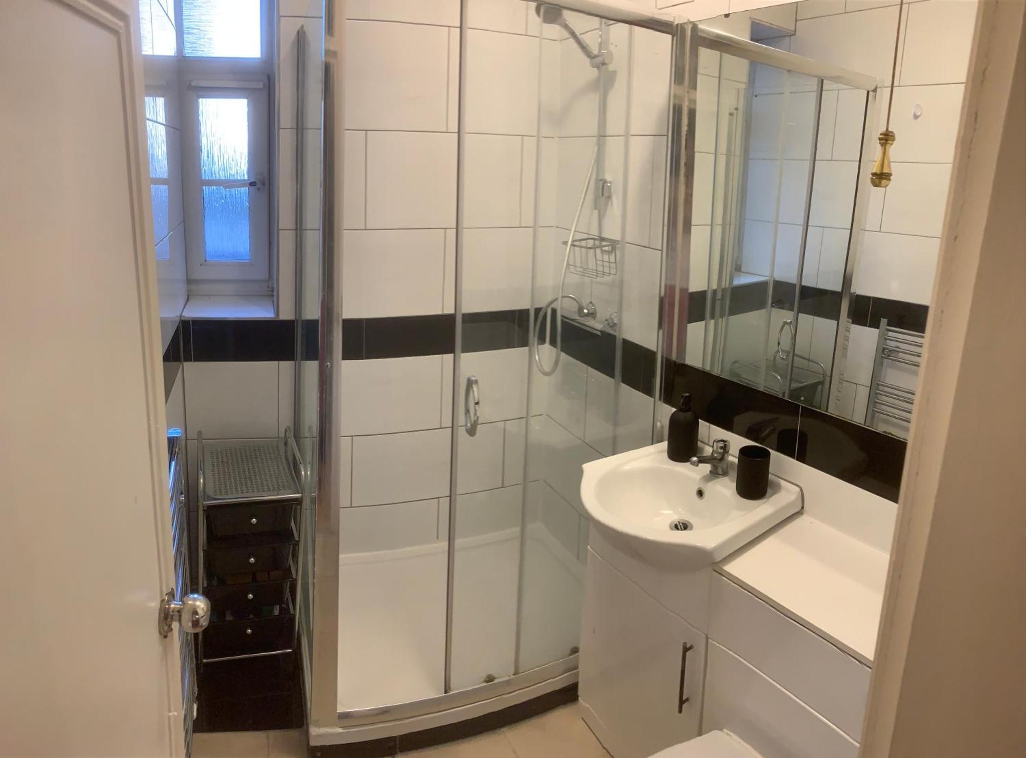 Central Location! Double Bedroom 2 Mins Walk From Battersea Power Underground Station! Londres Exterior foto